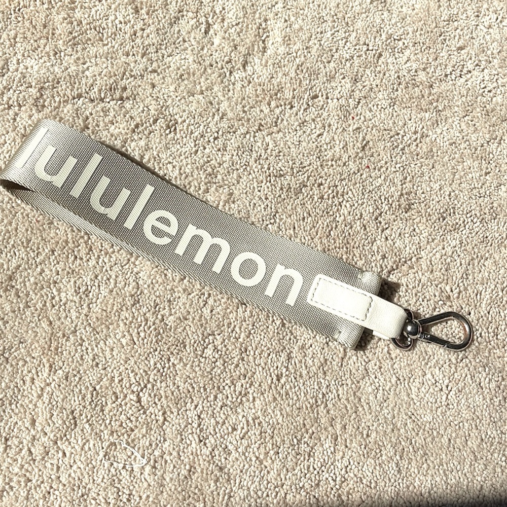 lululemon wrist keychain
